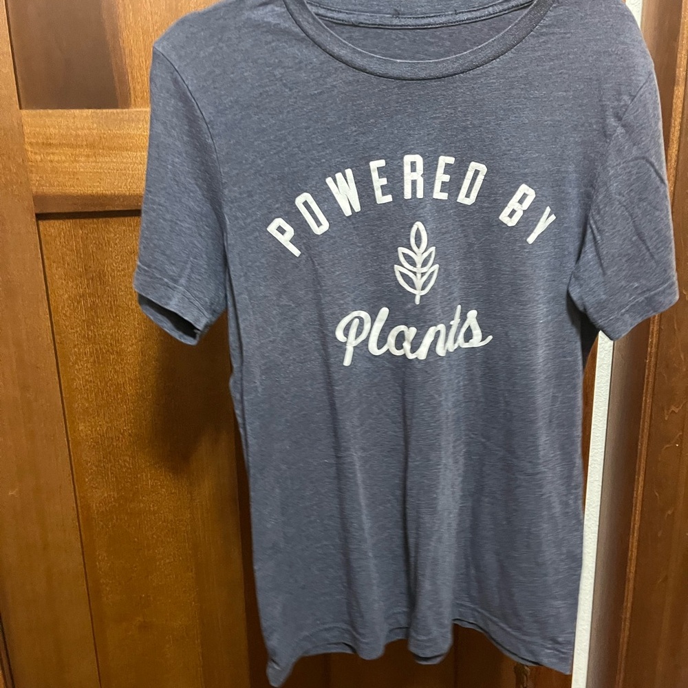 Blue Powered by Plants' T-Shirt - great condition!
